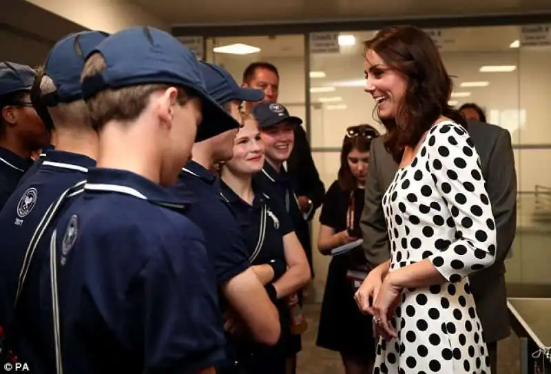 kate fa visita ai raccattapalle