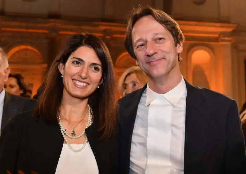 la sindaca virginia raggi col vice sindaco luca bergamo (4)