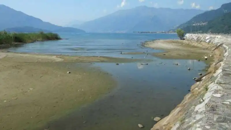 lago di como a secco