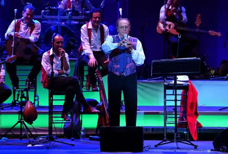 renzo arbore e l orchestra italiana in concerto al parco della musica (9)