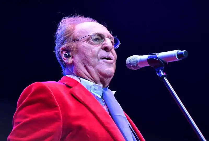 renzo arbore in concerto con l orchestra italiana (3)