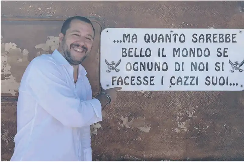 SALVINI ALLA SPIAGGIA FASCISTA