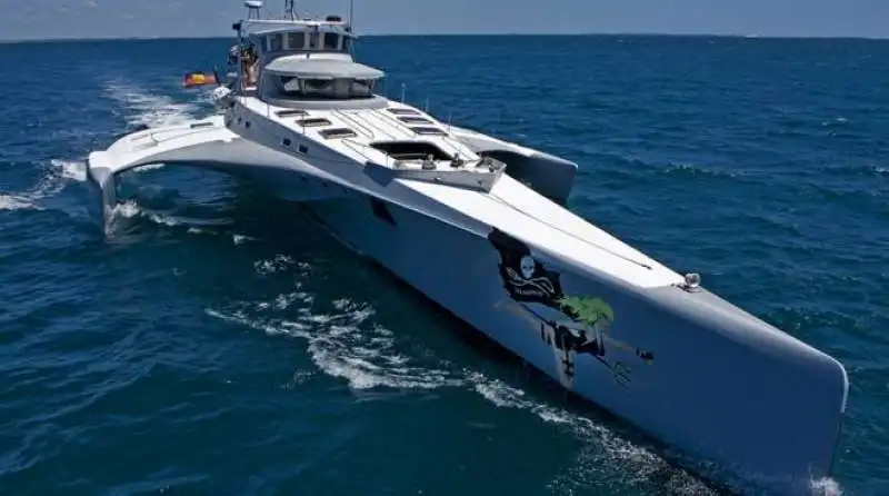 SEA SHEPHERD TRIMARANO