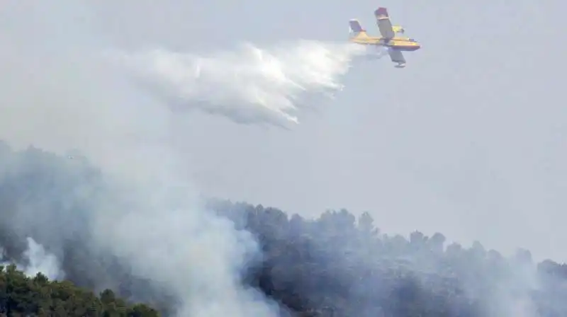 SICILIA INCENDI CANADAIR