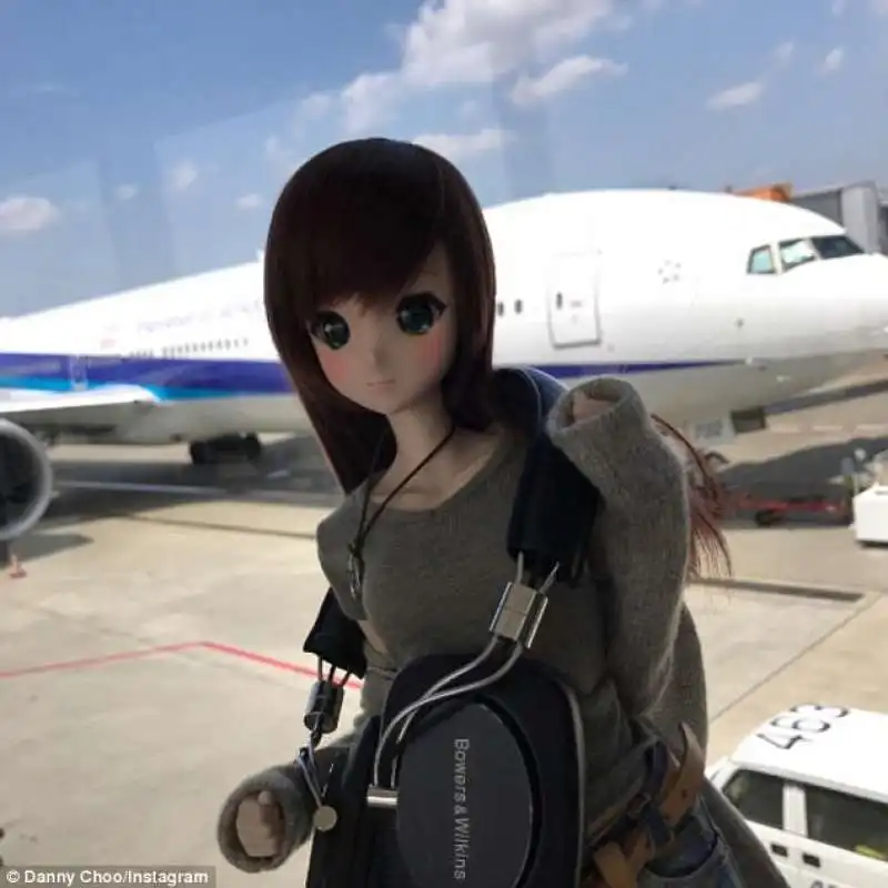 smart doll in aeroporto