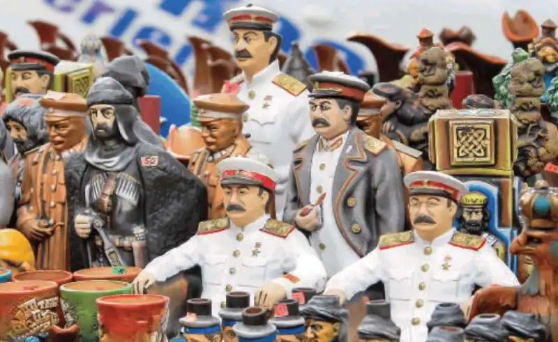 STATUETTE DI STALIN