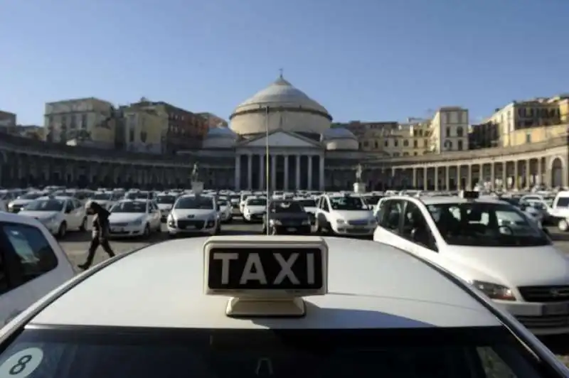 TAXI NAPOLI