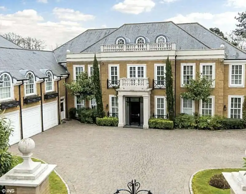 villa terry a oxshott