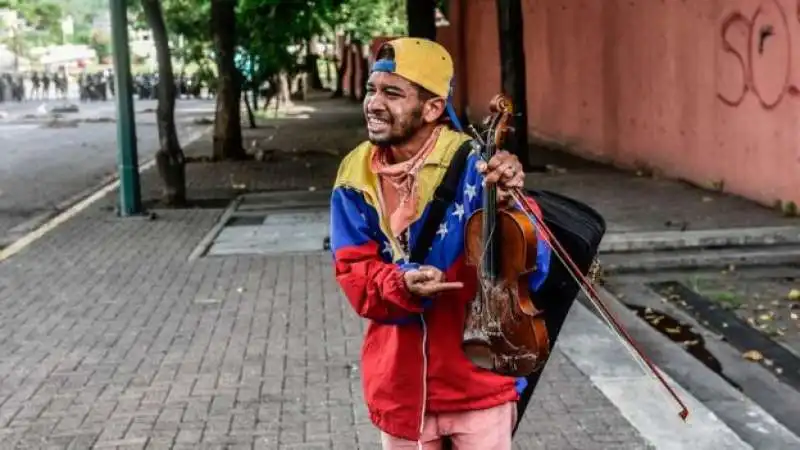 VIOLINISTA VENEZUELA