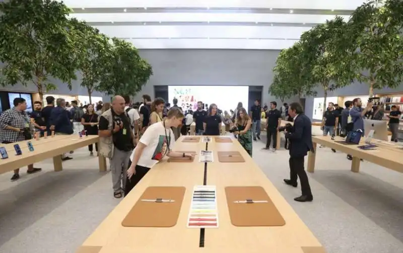 apple store milano 20