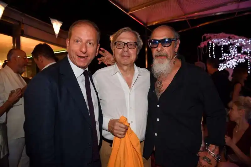 cusenza, sgarbi e dago