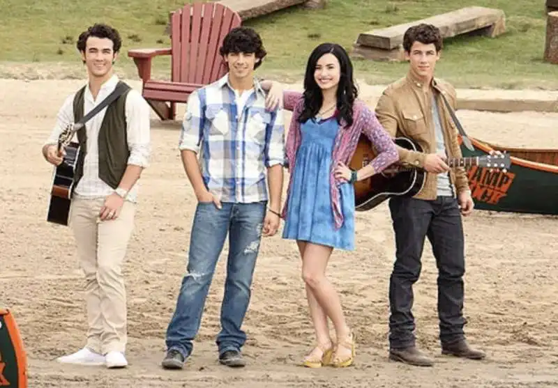 DEMI LOVATO JONAS BROTHERS 1