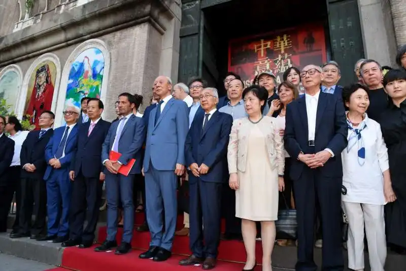 foto di gruppo con gli artisti