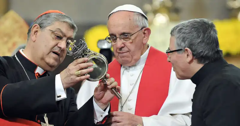 il cardinale sepe   papa bergoglio e il sangue di san gennaro