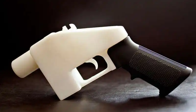 LA PISTOLA REALIZZATA CON LA STAMPANTE 3D       