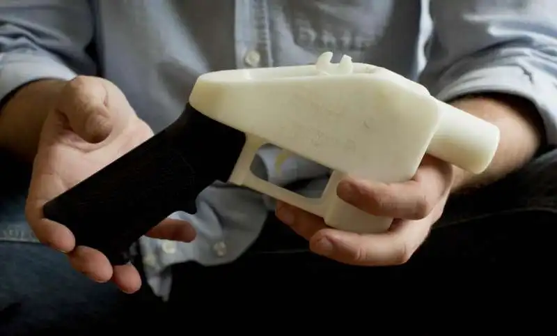 LA PISTOLA REALIZZATA CON LA STAMPANTE 3D