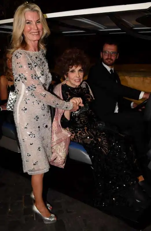 la senatrice maria rizzotti saluta la mitica gina lollobrigida (2)