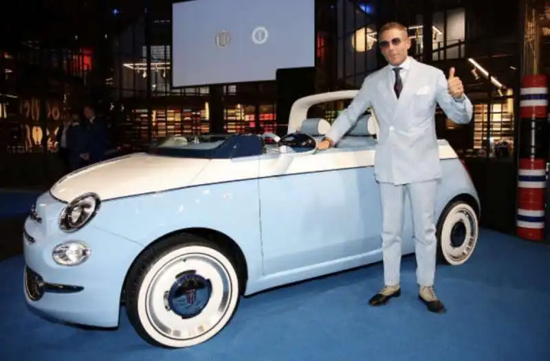 lapo elkann presenta fiat 500 spiaggina 17