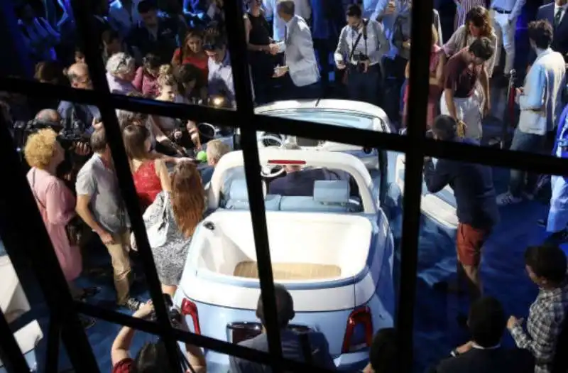 lapo elkann presenta fiat 500 spiaggina 28