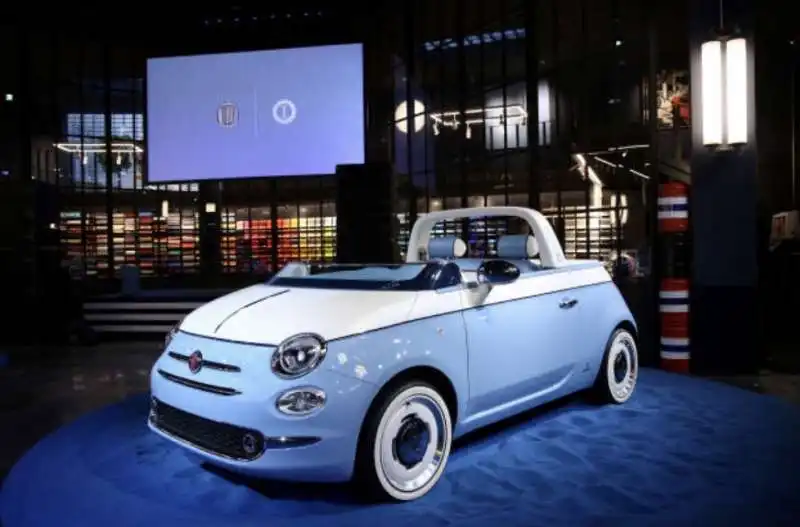 lapo elkann presenta fiat 500 spiaggina 6