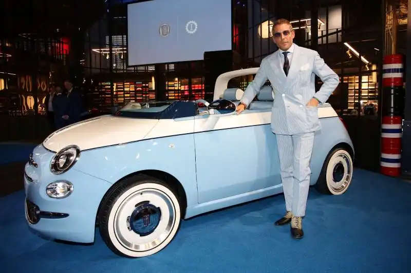 lapo elkann presenta la 500 spiaggina 3