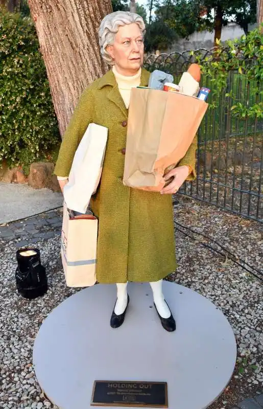 le sculture in bronzo di seward johnson (1)