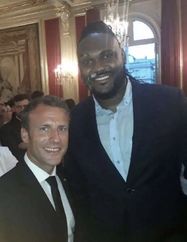 makao emmanuel macron