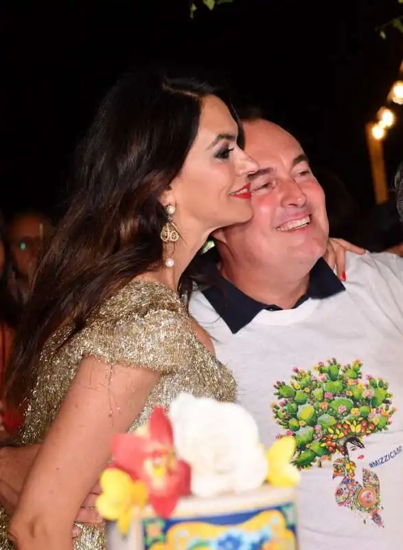 maria grazia cucinotta col marito giulio violati