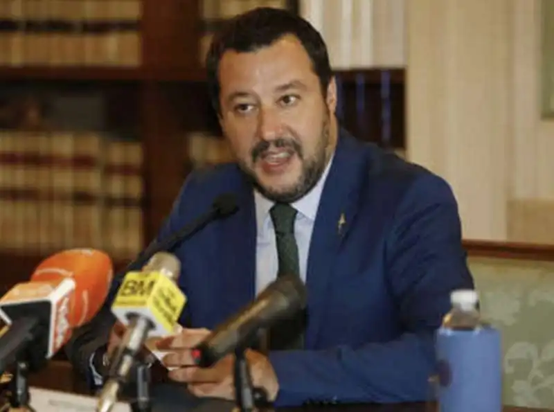 matteo salvini e virginia raggi 2