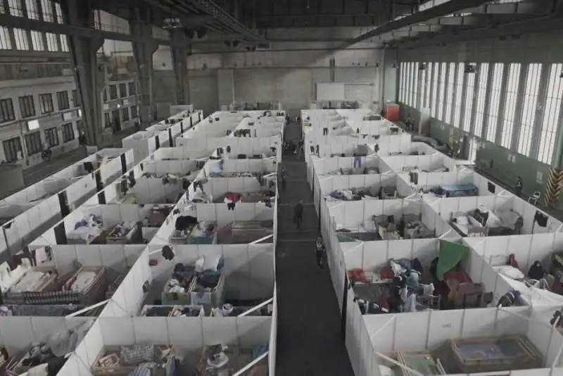 MIGRANTI IN GERMANIA - HANGAR DI TEMPELHOF   