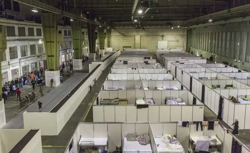 MIGRANTI IN GERMANIA - HANGAR DI TEMPELHOF 