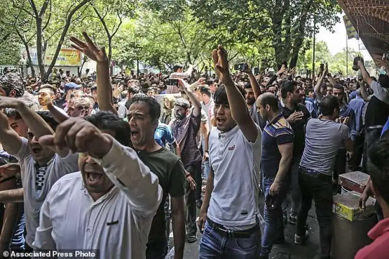 proteste gran bazar teheran iran 4