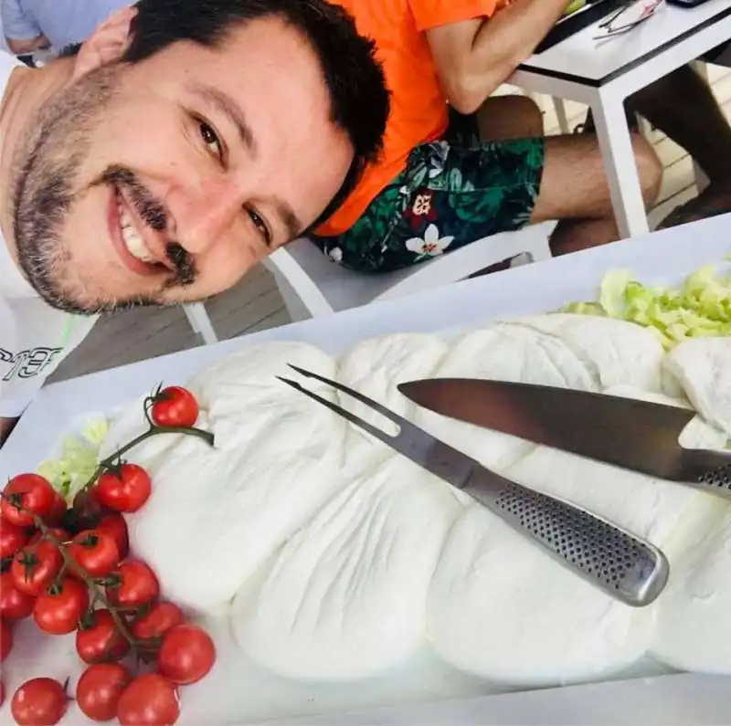 SALVINI E TRECCIA DI MOZZARELLA DI BUFALA