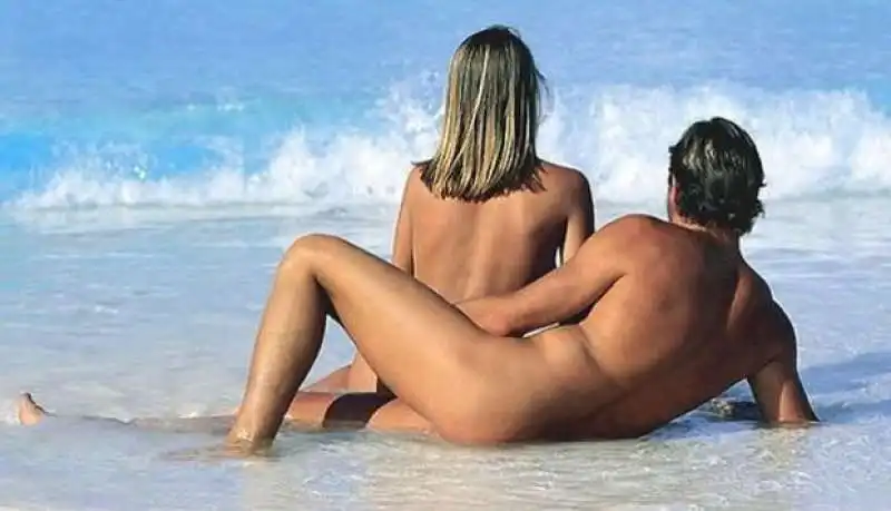 spiaggia nudisti 13