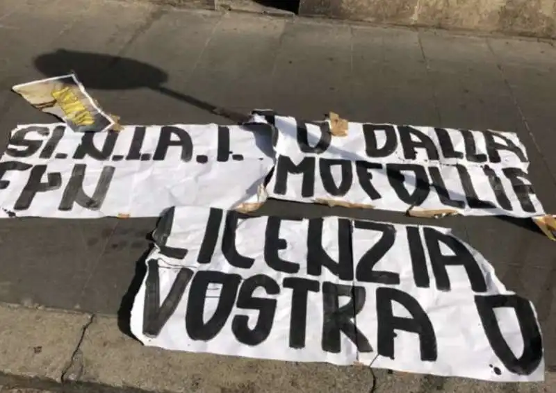 STRISCIONE CONTRO LOCANDA RIGATONI