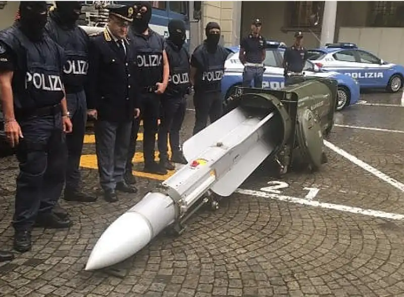 SEQUESTRO DI ARMI AI NAZISTI IN LOMBARDIA - MISSILE ARIA ARIA