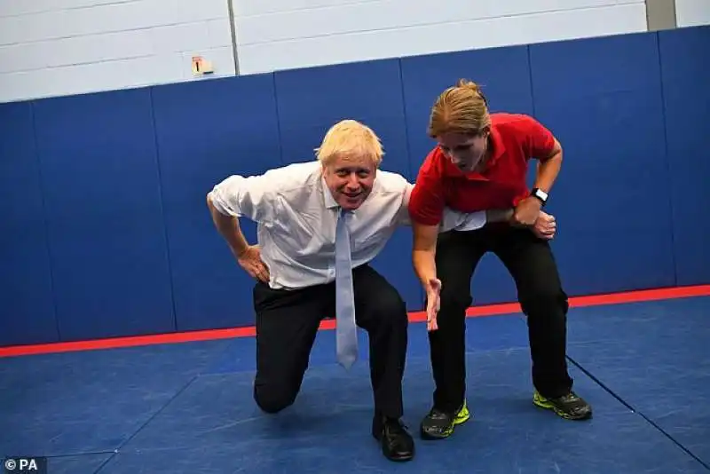 boris johnson a lezione di autodifesa