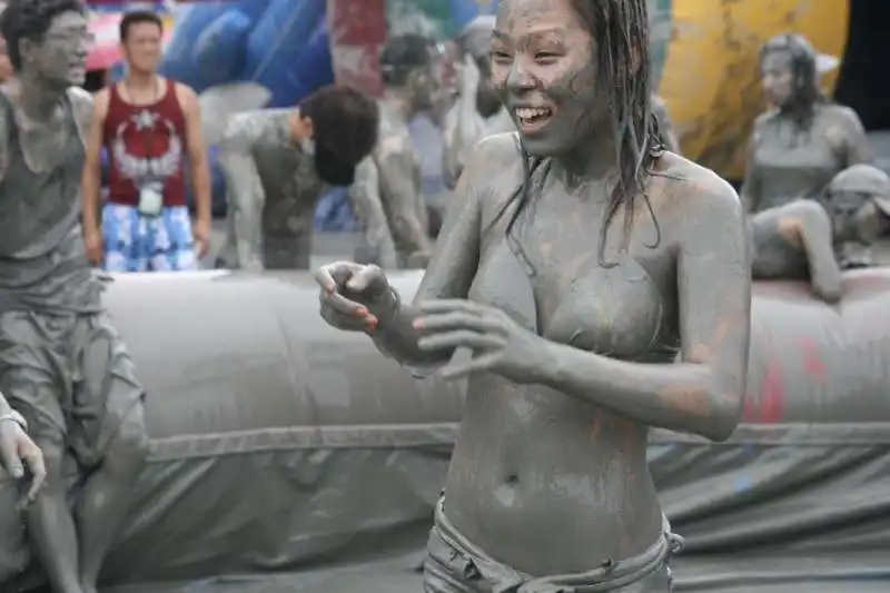 boryeong mud festival   il festival del fango in corea 19