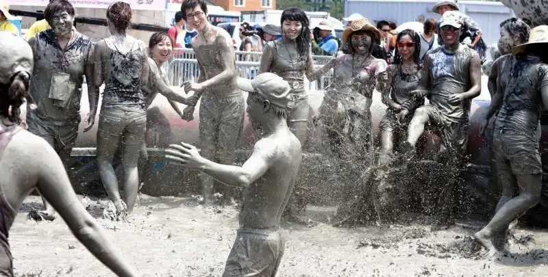 boryeong mud festival   il festival del fango in corea 26