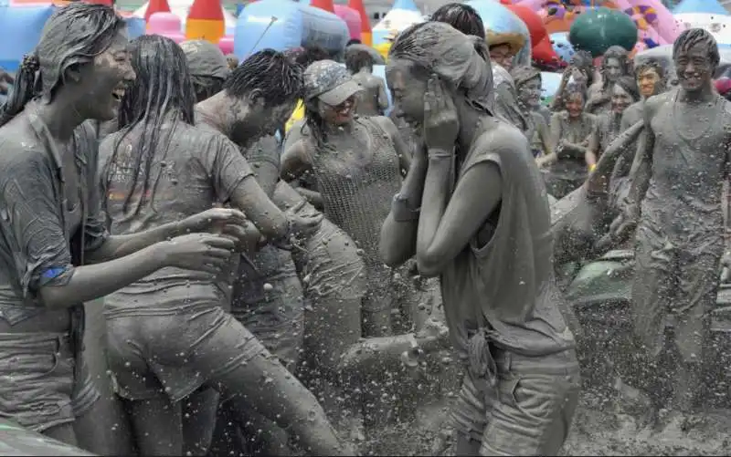 boryeong mud festival   il festival del fango in corea 38