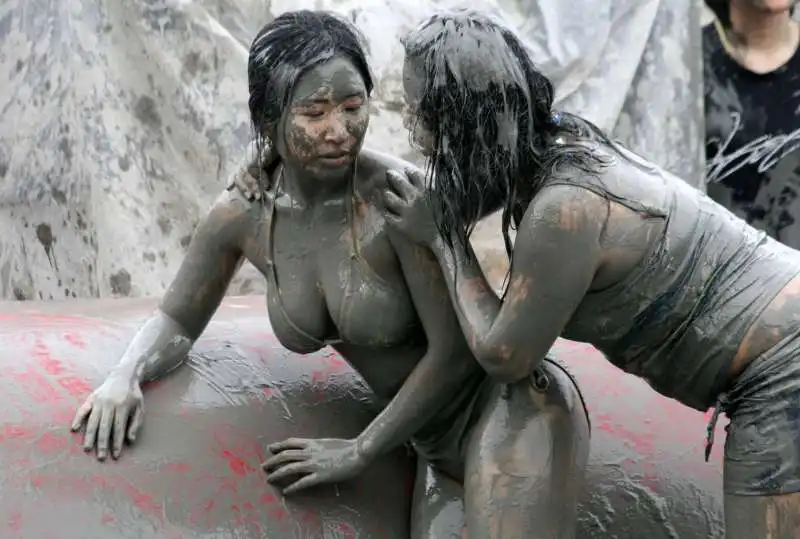 boryeong mud festival   il festival del fango in corea 5