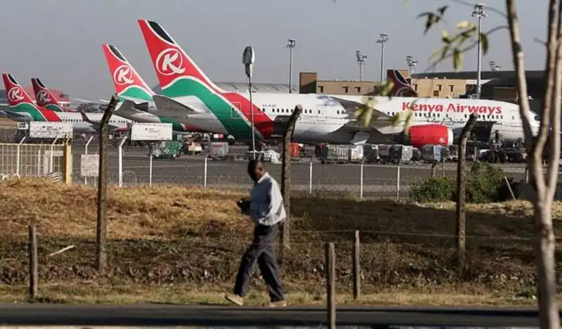 cadavere precipita da aereo 1