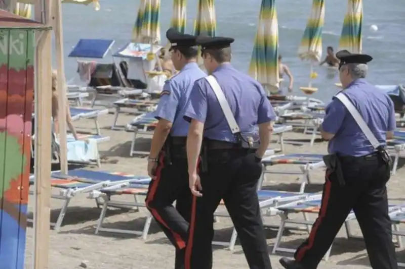 CARABINIERI SPIAGGIA