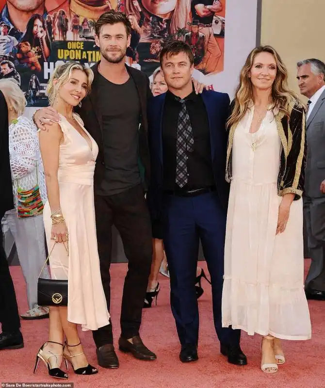 chris hemsworth con il fratello luke e la cognata samantha