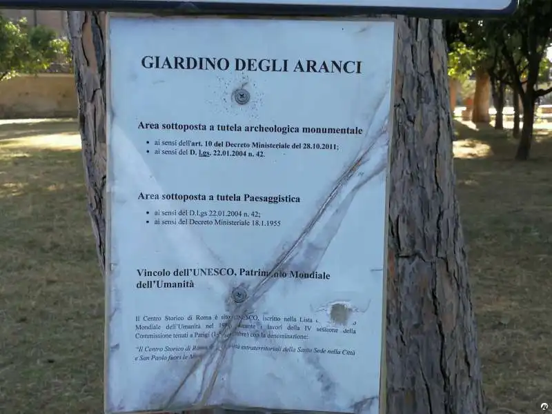 degrado al giardino degli aranci di roma 10