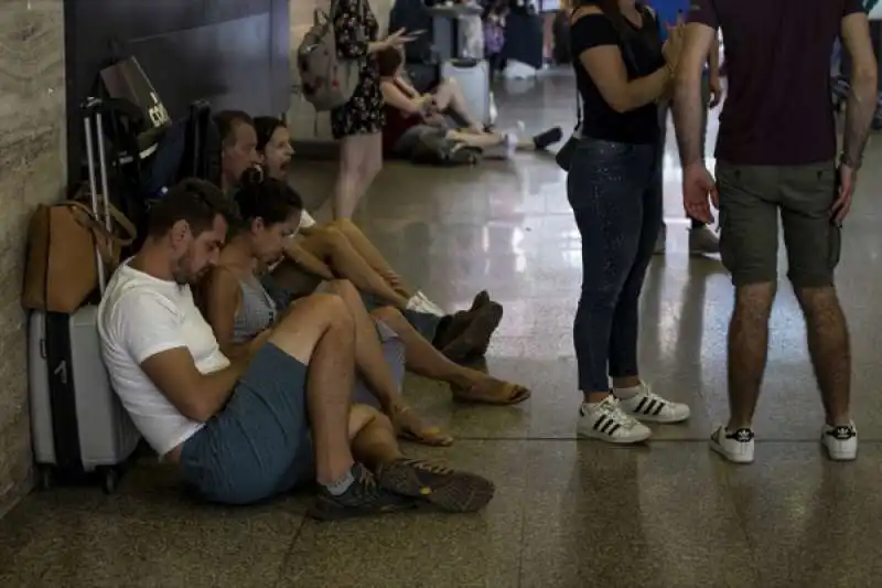 disagi e ritardi alla stazione termini dopo l'incendio a firenze rovezzano 34