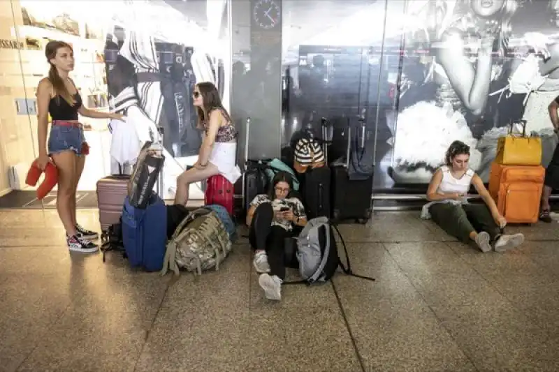 disagi e ritardi alla stazione termini dopo l'incendio a firenze rovezzano 40