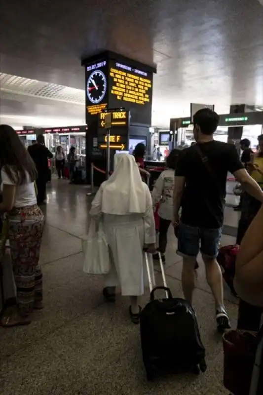 disagi e ritardi alla stazione termini dopo l'incendio a firenze rovezzano 41