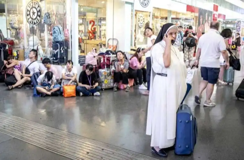 disagi e ritardi alla stazione termini dopo l'incendio a firenze rovezzano 49