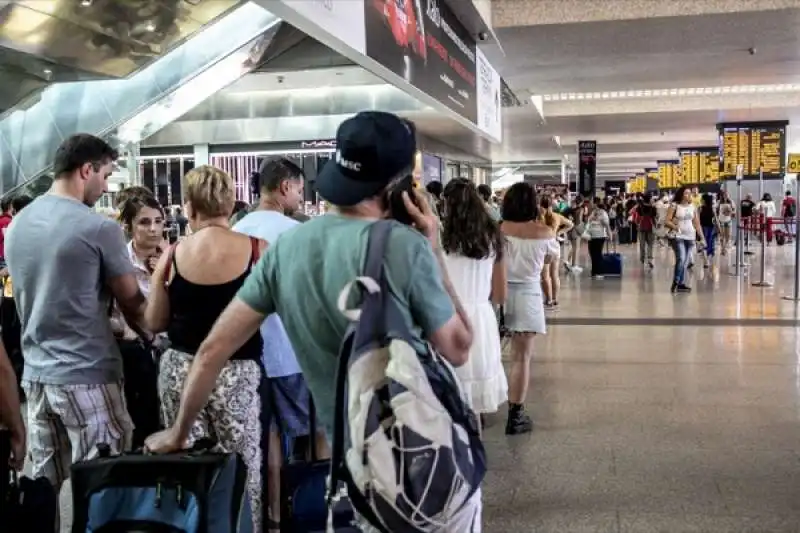 disagi e ritardi alla stazione termini dopo l'incendio a firenze rovezzano 54